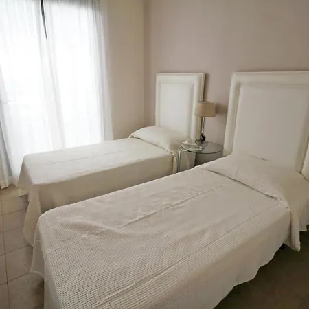Amplio Piso Con Parking Y Piscina Cerca Del Mar La Cala De Mijas